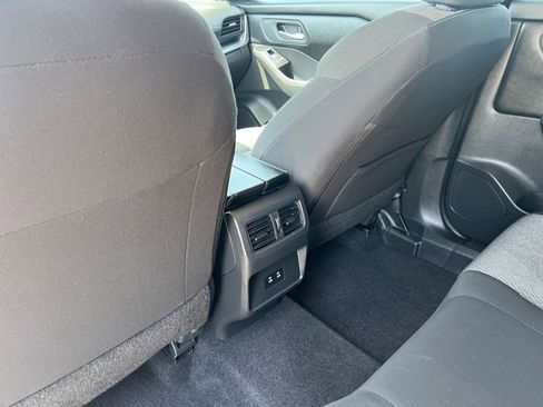 Used 2025 Nissan Rogue SV AWD/4WD image 25
