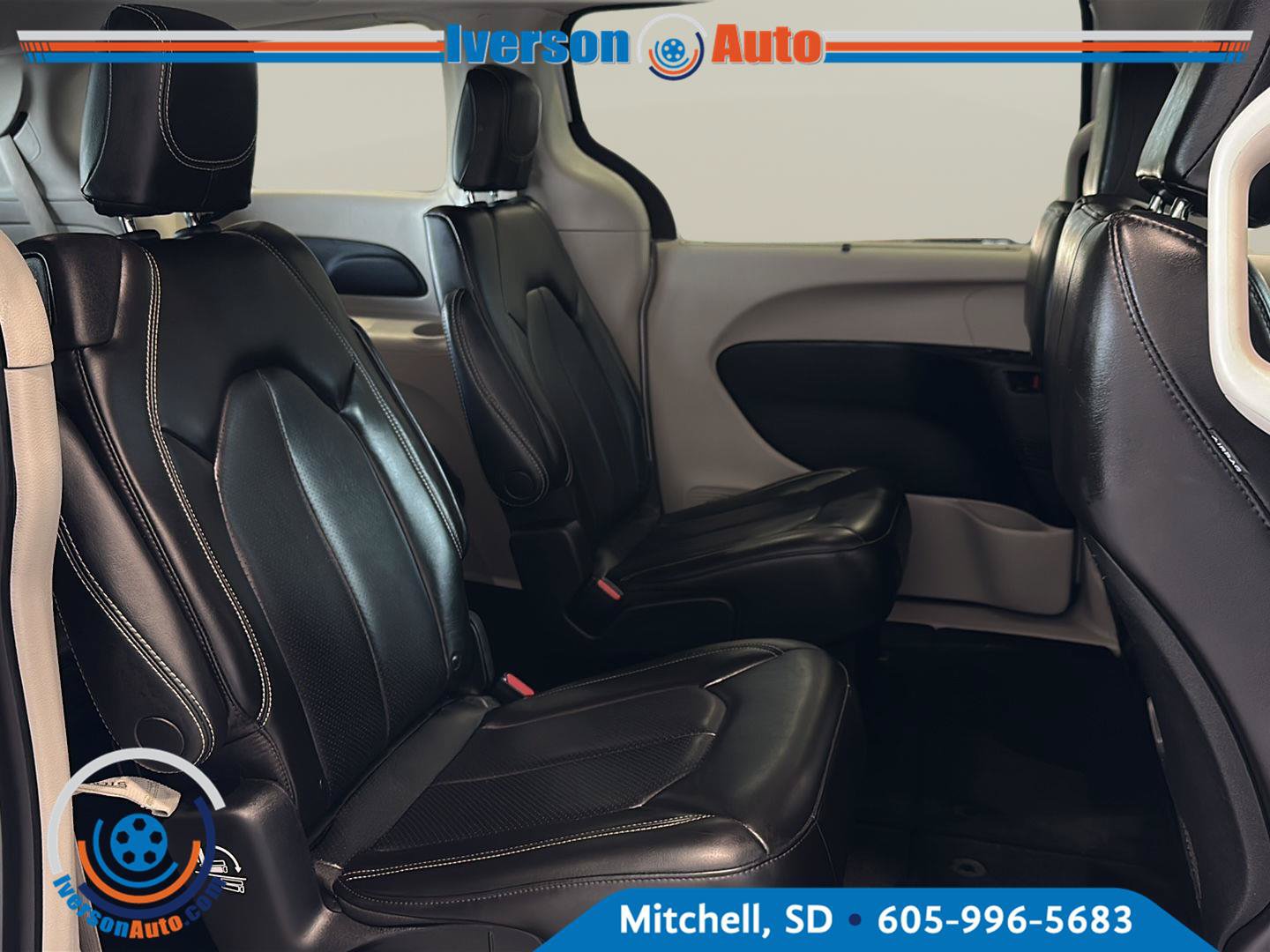 Used 2023 Chrysler Pacifica Touring-L FWD image 30