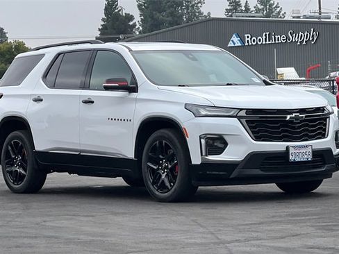 Used 2023 Chevrolet Traverse Premier w/ Redline Edition image 2