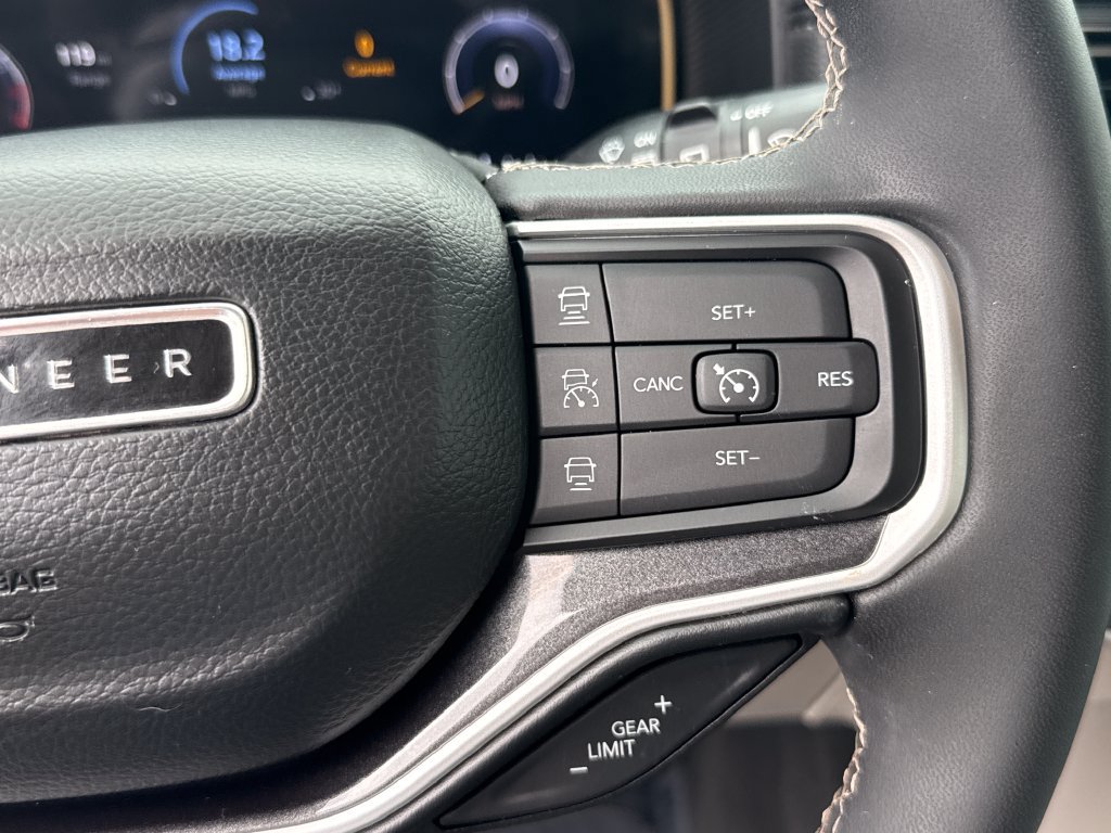 Used 2023 Jeep Wagoneer 2WD w/ Premium Group I image 17