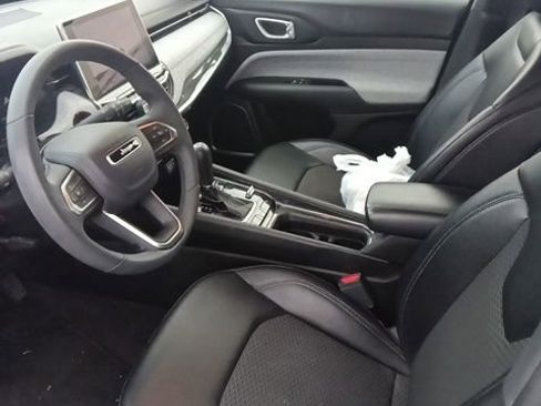 Used 2024 Jeep Compass Latitude AWD/4WD image 12