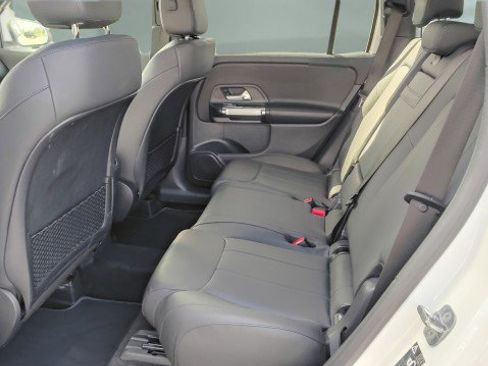 Used 2024 Mercedes-Benz GLB 250 image 19