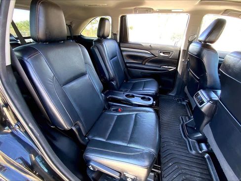 Used 2017 Toyota Highlander Limited image 19