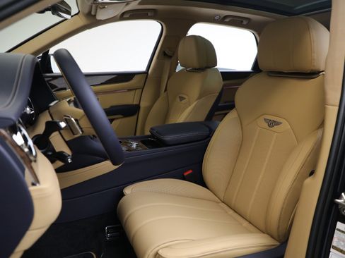New 2025 Bentley Bentayga image 21