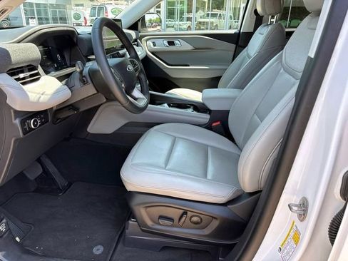 Used 2026 Ford Explorer Active w/ Active Comfort Package AWD/4WD image 9