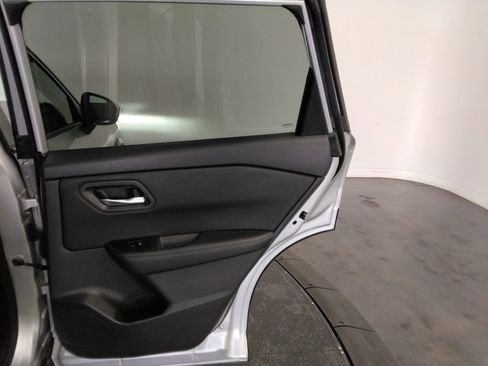 Used 2024 Nissan Rogue SV image 34