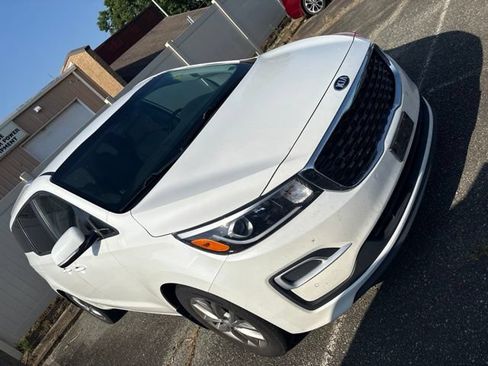 Used 2020 Kia Sedona EX FWD image 3