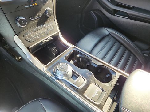 Used 2020 Ford Edge SEL w/ Convenience Package image 18