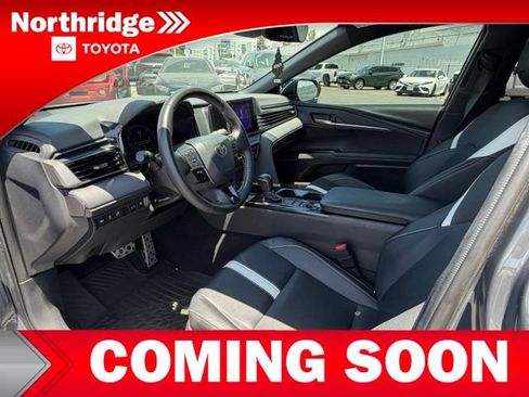 Used 2025 Toyota Camry SE w/ Convenience Package FWD image 5