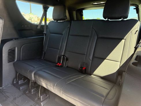 Used 2025 Chevrolet Suburban Z71 AWD/4WD image 19