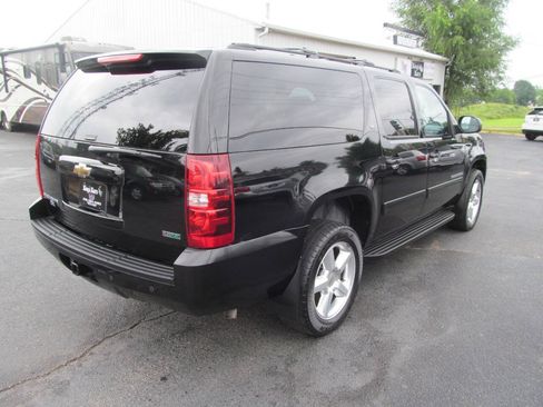 Used 2010 Chevrolet Suburban LT w/ Luxury Package AWD/4WD image 5