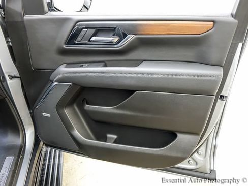Certified 2025 GMC Yukon Denali w/ Sun & Power Step Package AWD/4WD image 28
