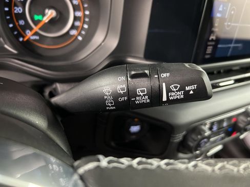 Used 2025 Jeep Wrangler Sahara image 22