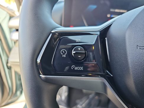 Used 2025 BMW i5 eDrive40i image 17