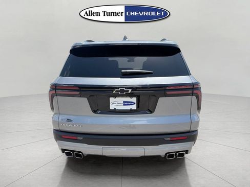 Used 2025 Chevrolet Traverse LT w/ Enhanced Driving Package FWD image 5
