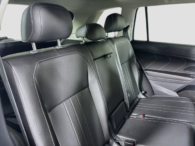 Used 2023 Volkswagen Tiguan SE AWD/4WD image 26