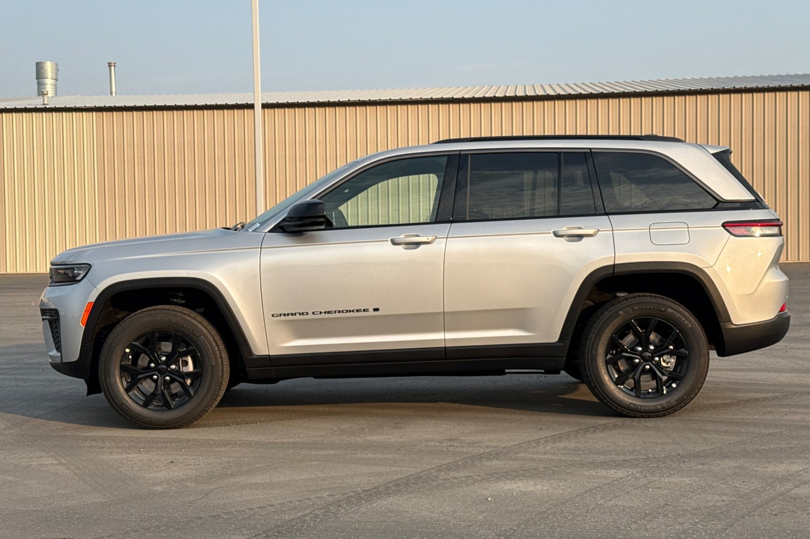 New 2026 Jeep Grand Cherokee Altitude AWD/4WD image 13