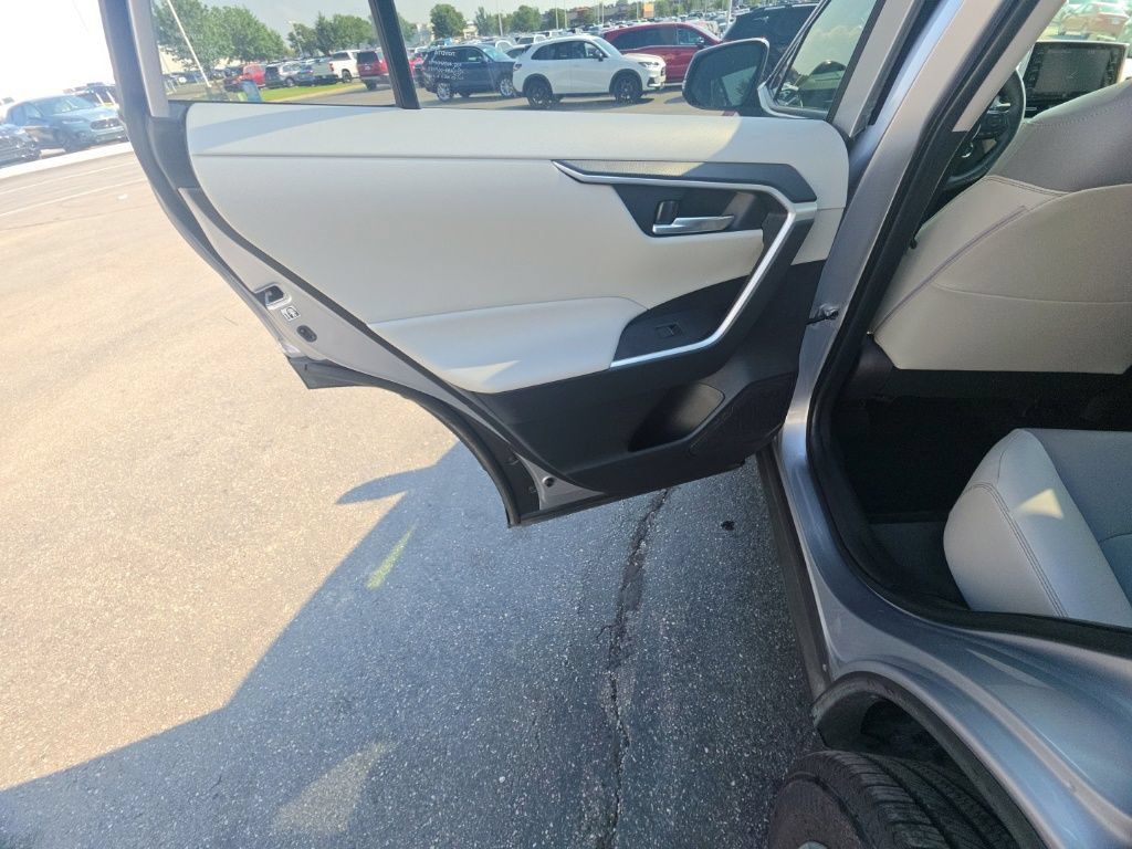 Used 2019 Toyota RAV4 XLE Premium w/ Advanced Technology Package AWD/4WD image 27