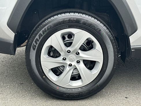 Used 2025 Toyota RAV4 LE AWD/4WD image 7
