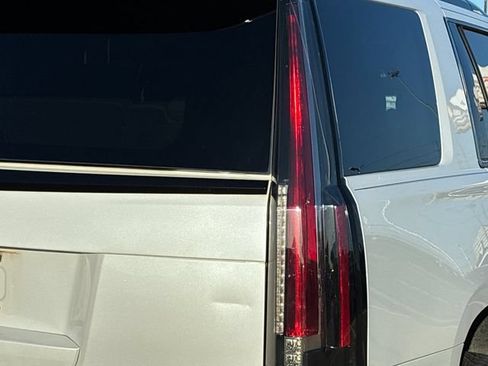 Used 2019 Cadillac Escalade Luxury RWD image 33