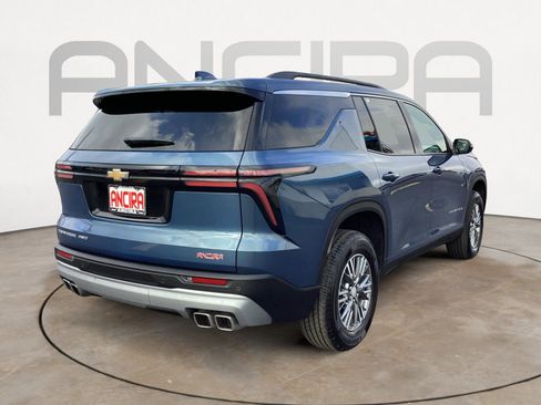 Used 2025 Chevrolet Traverse LT image 14