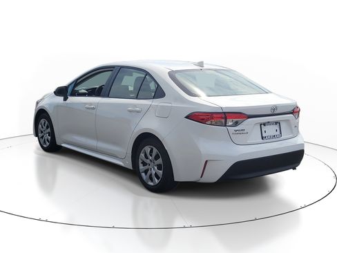 Used 2025 Toyota Corolla LE FWD image 5