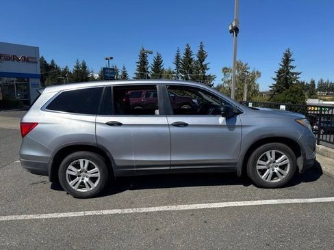 Used 2017 Honda Pilot LX image 3
