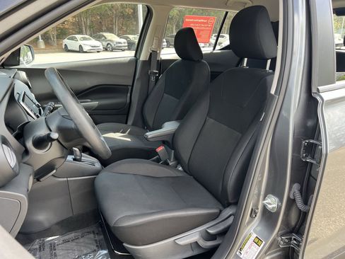 Used 2025 Nissan Kicks Play S image 14