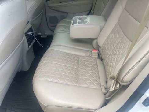 Used 2019 Nissan Murano Platinum w/ Cargo Package image 6