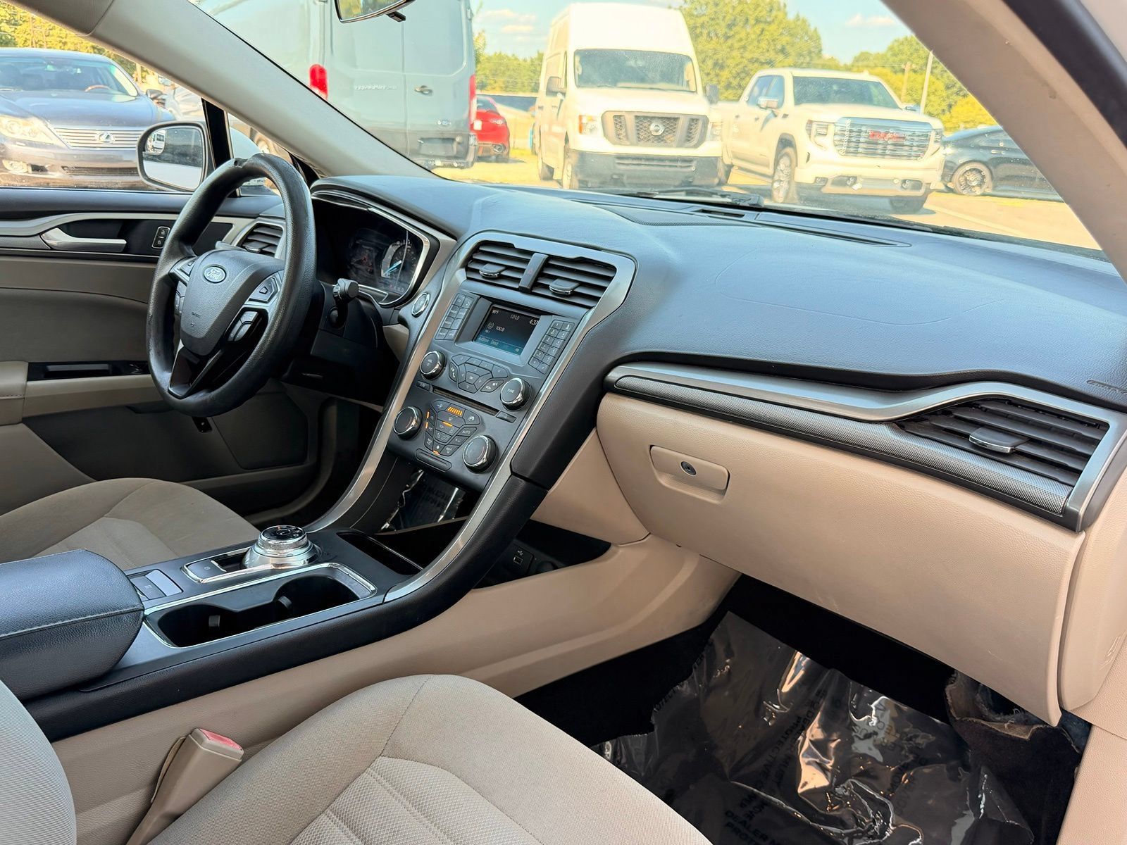 Used 2017 Ford Fusion SE FWD image 21