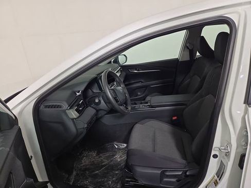 Used 2025 Toyota Camry LE image 12