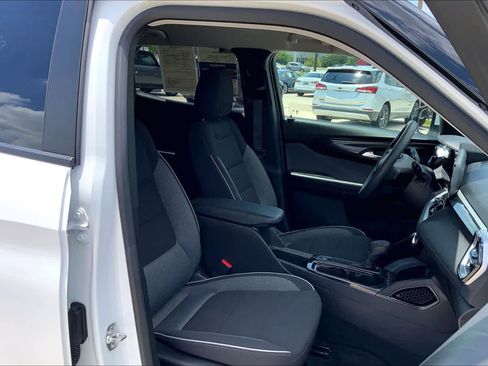 Certified 2025 Chevrolet TrailBlazer LT FWD image 9