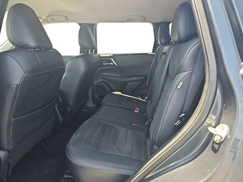 Used 2024 Mitsubishi Outlander SE FWD image 14