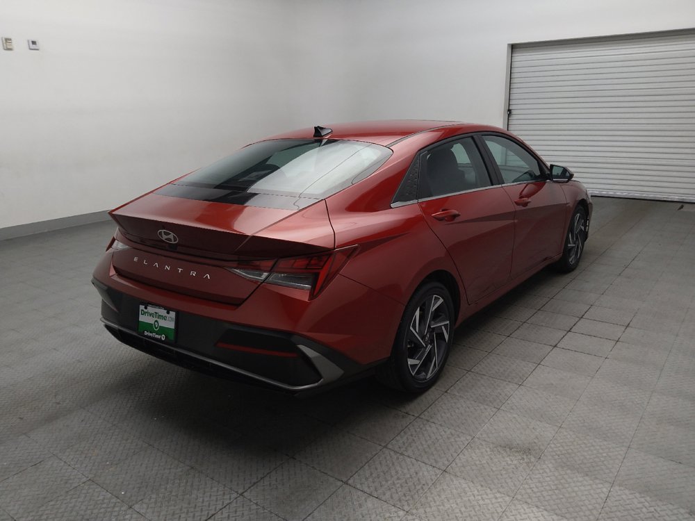 Used 2025 Hyundai Elantra SEL FWD image 9