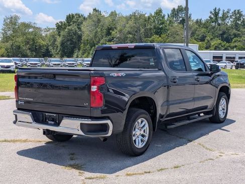 Used 2023 Chevrolet Silverado 1500 LT AWD/4WD image 3