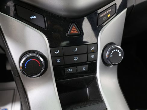 Used 2015 Chevrolet Cruze LT w/ Technology Package FWD image 37