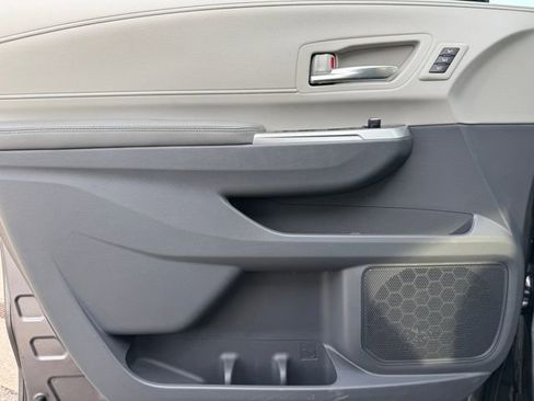 Used 2021 Toyota Sienna Limited image 14