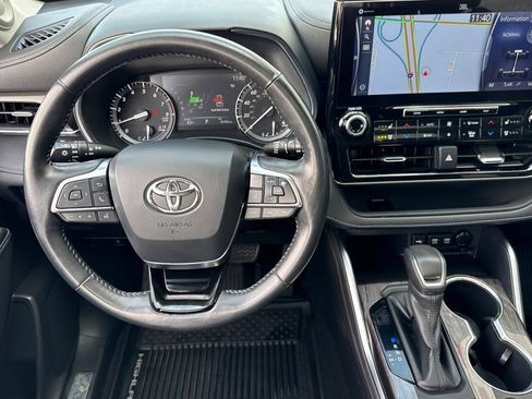 Used 2020 Toyota Highlander Limited AWD/4WD image 11
