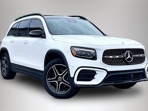 Used 2025 Mercedes-Benz GLB 250 image 1