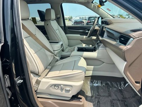 Used 2021 GMC Yukon Denali w/ Denali Ultimate Package AWD/4WD image 10