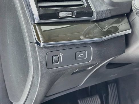 Used 2018 Volvo XC90 T6 Momentum w/ Convenience Package AWD/4WD image 10