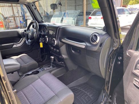 Used 2012 Jeep Wrangler Unlimited Sahara w/ Dual Top Group AWD/4WD image 23