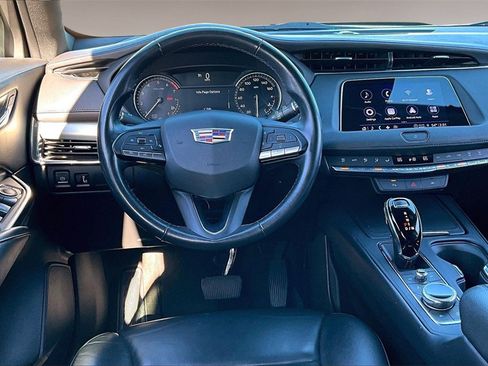 Used 2023 Cadillac XT4 Premium Luxury image 5
