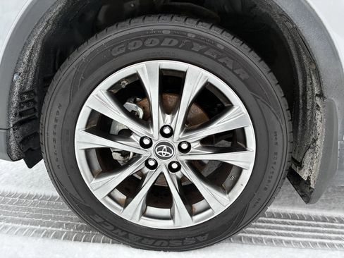 Used 2018 Toyota RAV4 Limited image 16