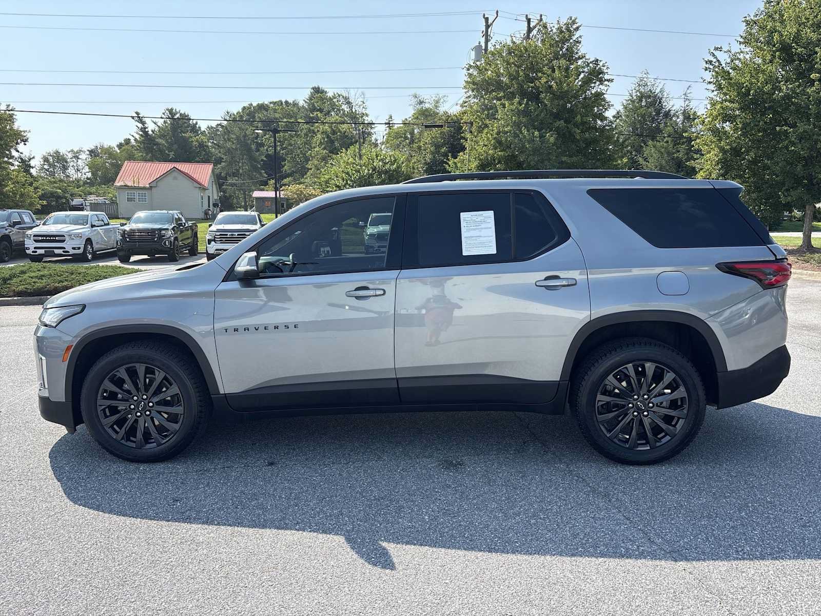Used 2023 Chevrolet Traverse RS AWD/4WD image 9