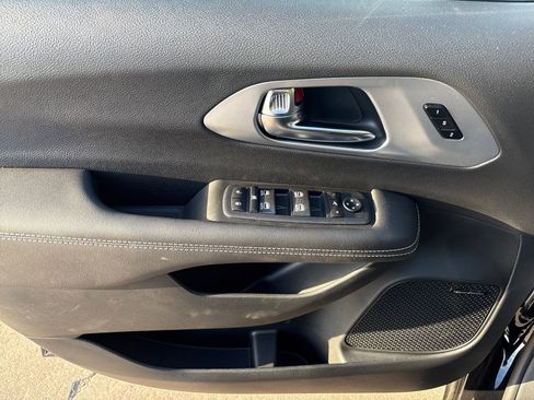 New 2026 Chrysler Pacifica Limited w/ Uconnect Theater Family Group image 14