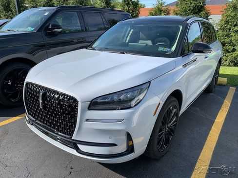 Certified 2025 Lincoln Corsair AWD w/ Equipment Group 101A image 1