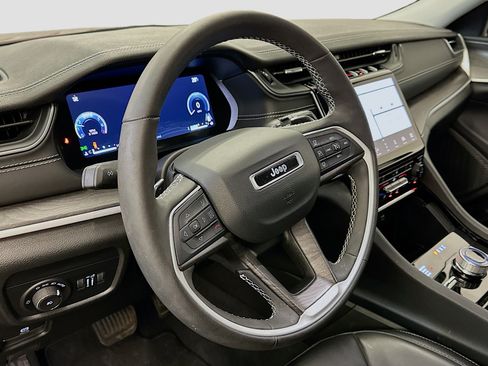 Used 2023 Jeep Grand Cherokee Limited image 18