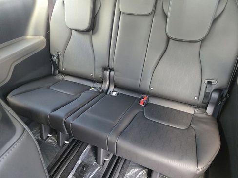New 2026 Kia Carnival LXS image 24