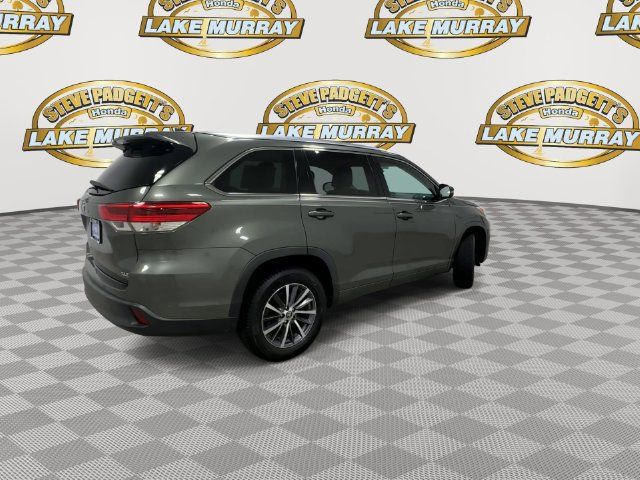 Used 2018 Toyota Highlander XLE FWD image 4